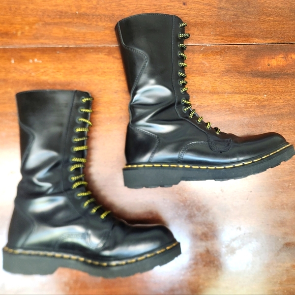 Made in England Doc Marten boot - Picture 4 of 9